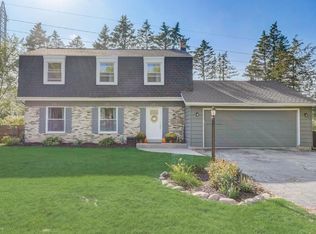 8057 N Cedarburg Rd, Milwaukee, WI 53209