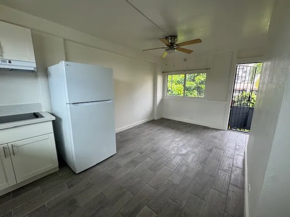 1637 Kewalo St #4, Honolulu, HI 96822
