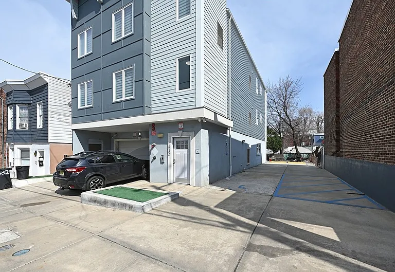 1432 46th St #2 — Photo 29