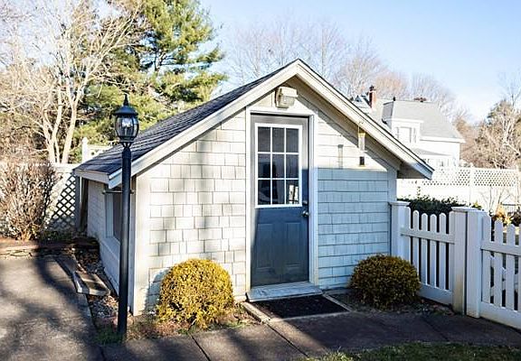5th image of 590 Plymouth St