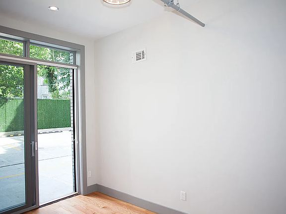 5th image of 18 Stanhope St #1A