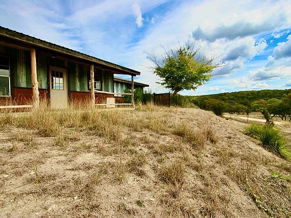 2nd image of 195 Kerrville Country Dr