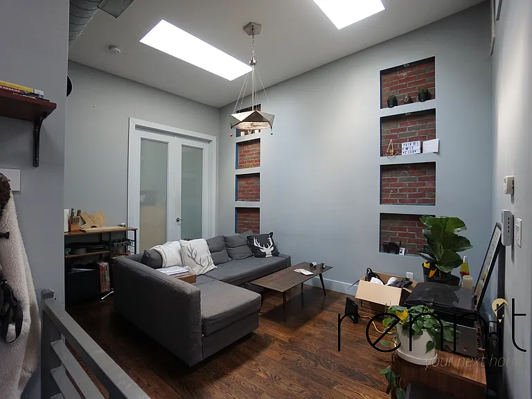 1160 Halsey St #3 — Photo 8