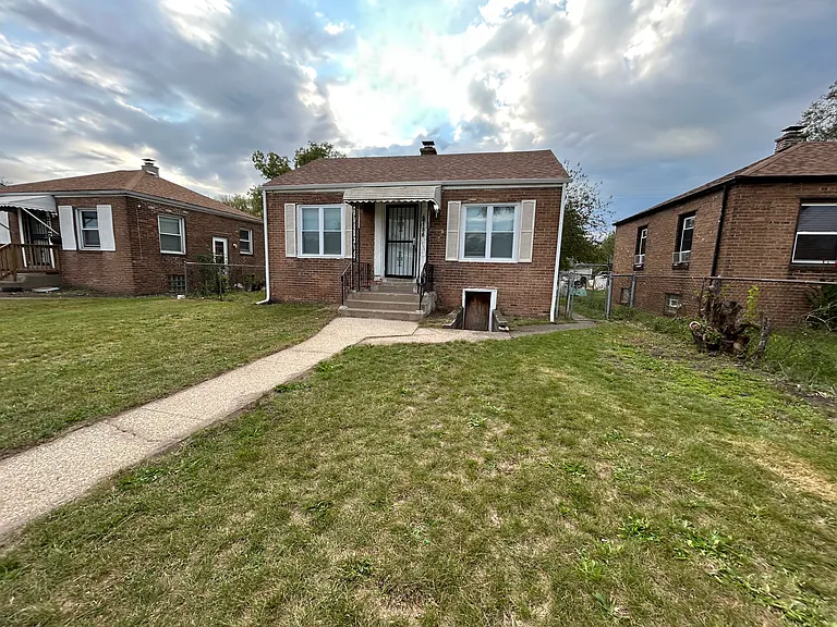 2156 Vermont St — Photo 2