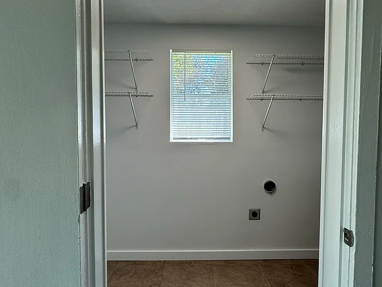 Laundry with washer/dryer hookups