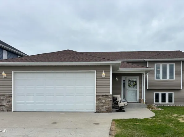 5435 Mac Dr, Grand Forks, ND 58201