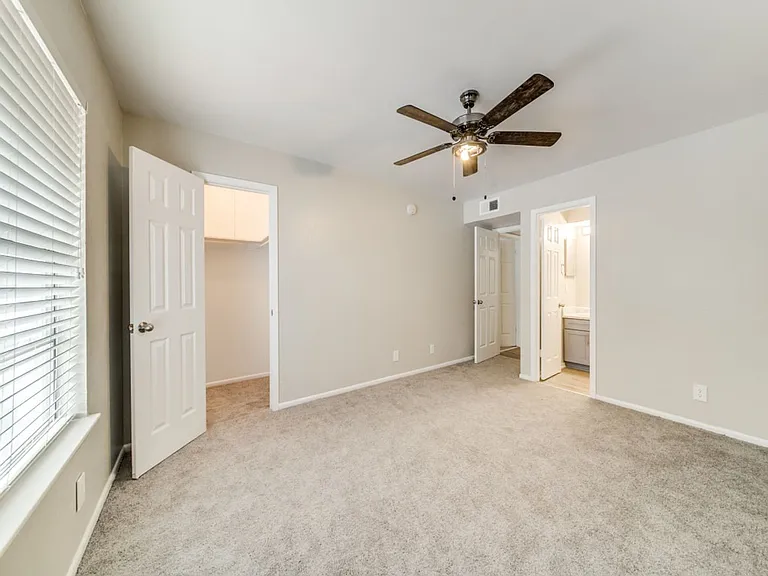 The Oaks Apartments At Medical Center — Photo 71