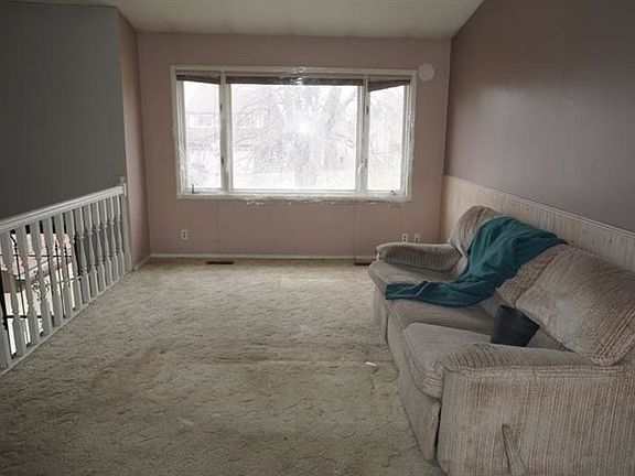 3rd image of 612 W Burt Dr