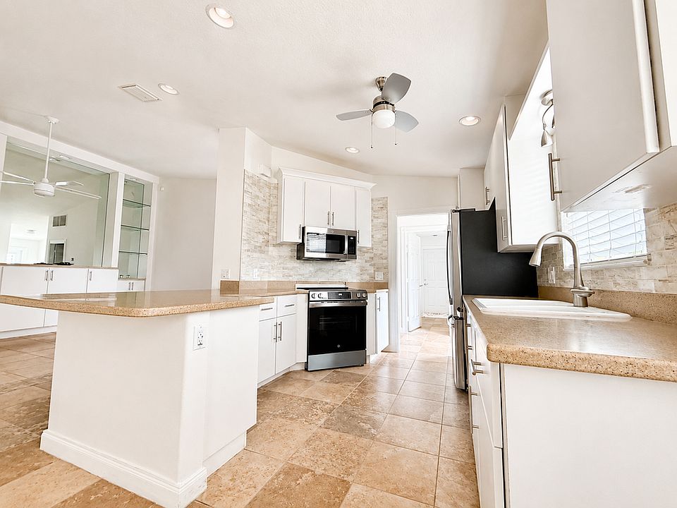 1st image of 28869 Vermillion Ln