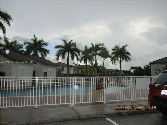 4th image of 11501 NW 89th St APT 108