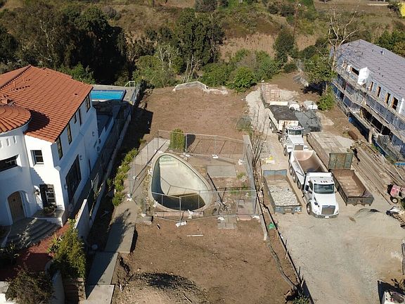 4th image of 1028 Chautauqua Blvd