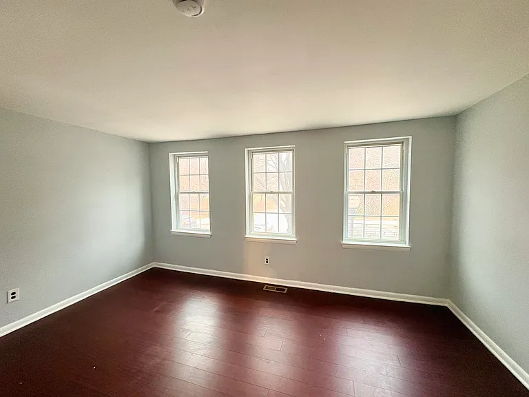 1307 E Madison St — Photo 2