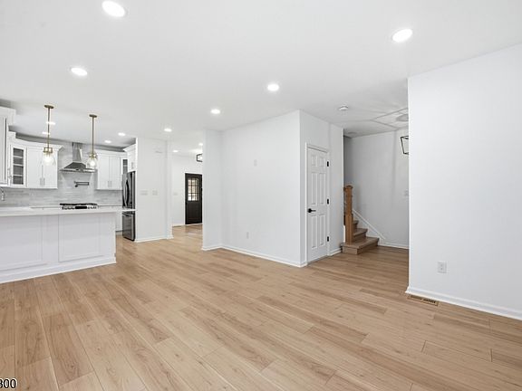 2nd image of 40 Edgewood Rd