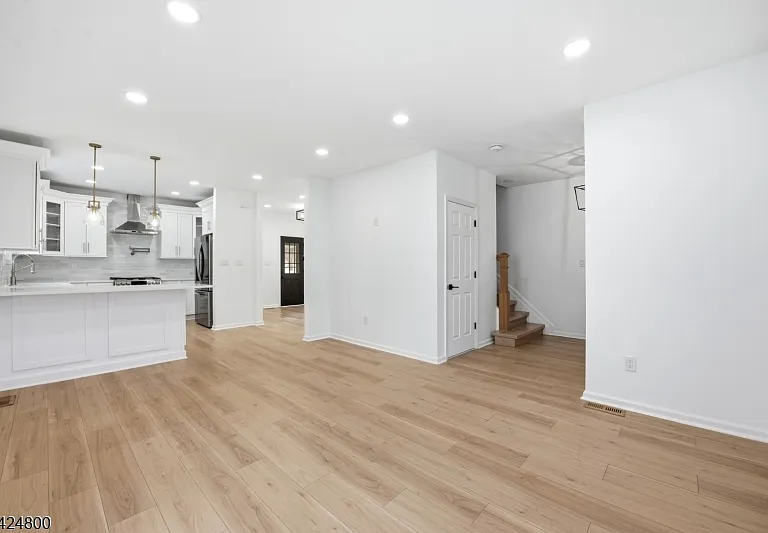 40 Edgewood Rd — Photo 2