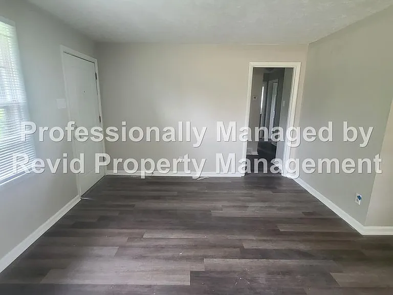 196 Ivan Rd — Photo 3