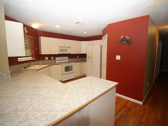 4th image of 214 Fernwood Dr