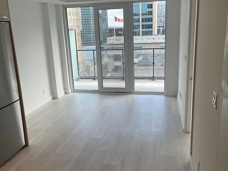 75 James St S #704 — Photo 14