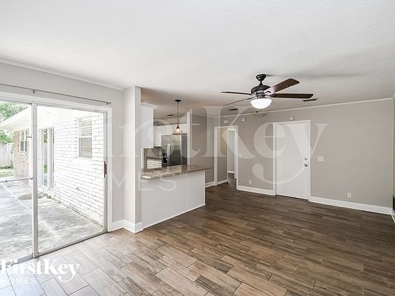 5th image of 3828 Chestwood Ave
