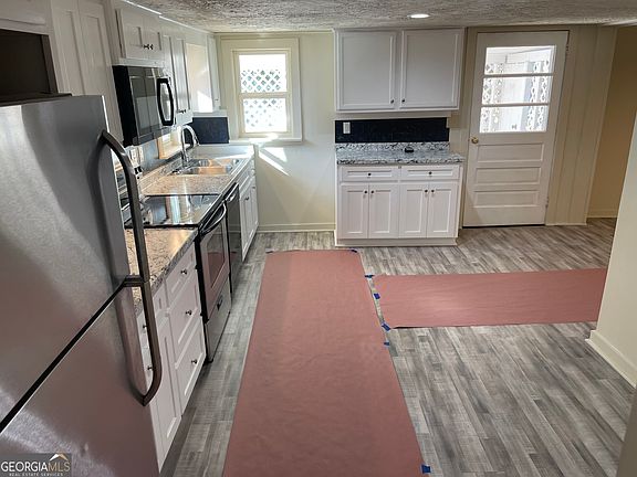 5th image of 478 S Pond St