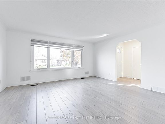 4th image of 4 Cranston Rd