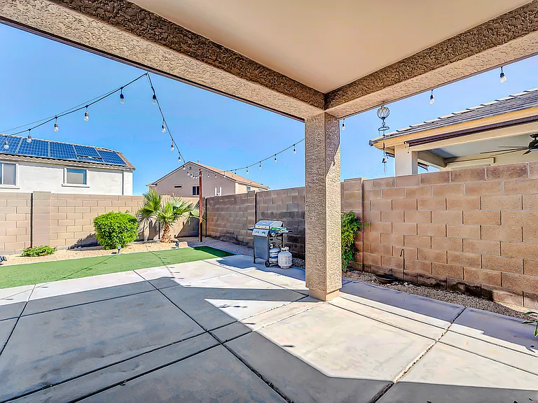 9207 N 182nd Ln — Photo 2