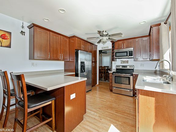 4th image of 23 N Braintree Dr