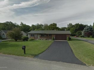 2700 Winesap Dr NE, Grand Rapids, MI 49525