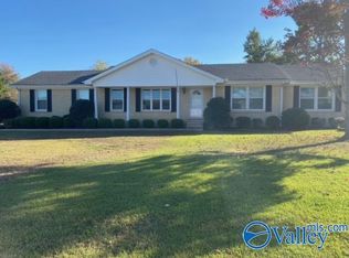 33 Sandra Ln, Athens, AL 35611