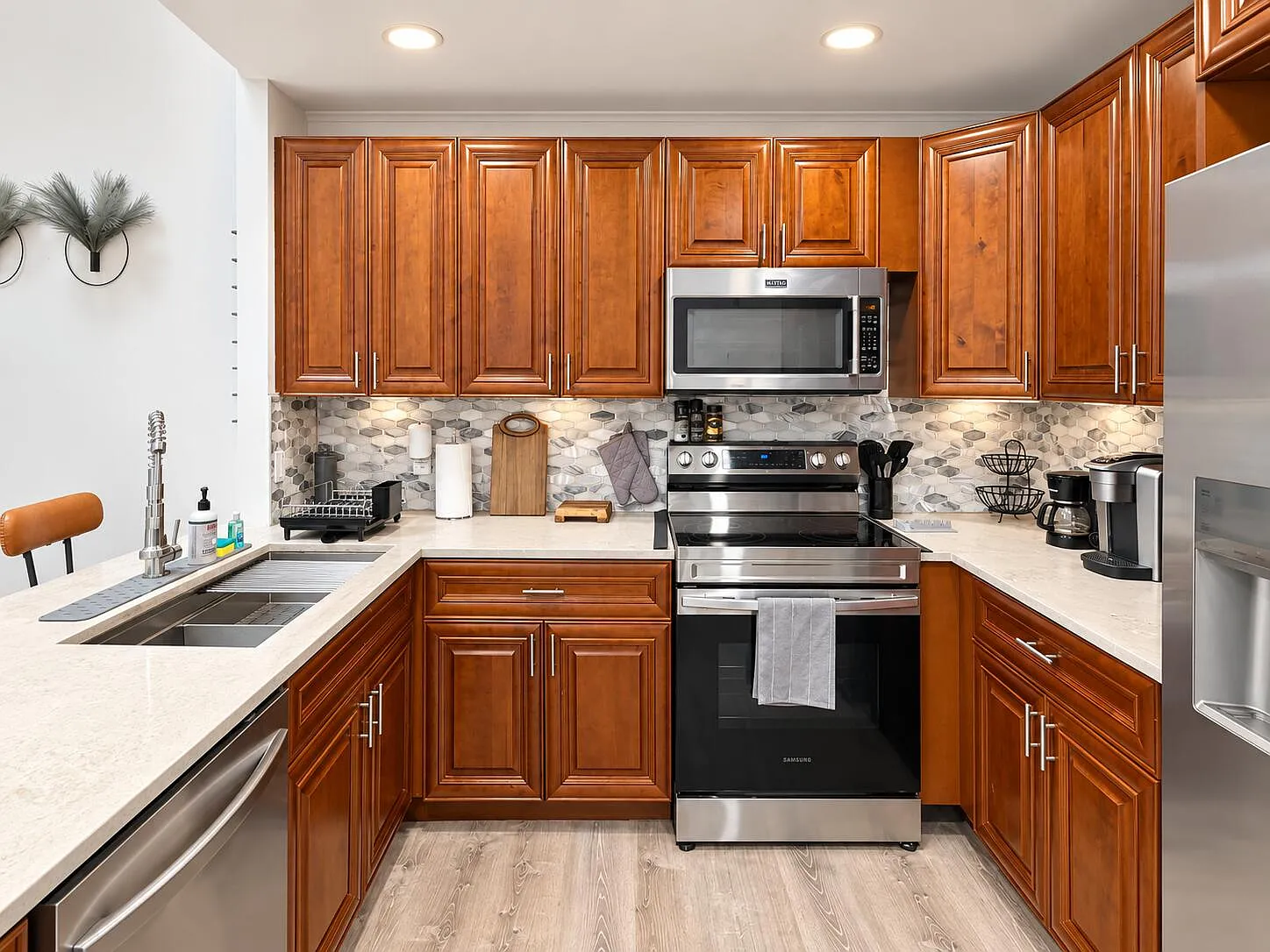 2 bed, 2.0 bath, 1137 sqft, $5,500 — Photo 4