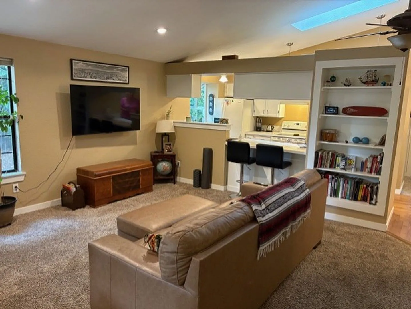 Fully Furnished Cozy 2-Bedroom Living in Desirable Tumwater Hill — Photo 4