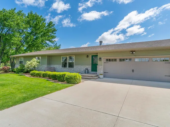 33940 E Five Points Rd, Kingston, IL 60145