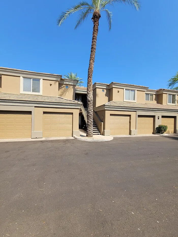 1 bed, 1.0 bath, 735 sqft, $1,950 — Photo 1