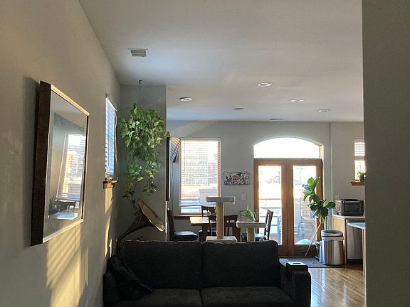 2nd image of 2008 S Wabash Ave #4189004