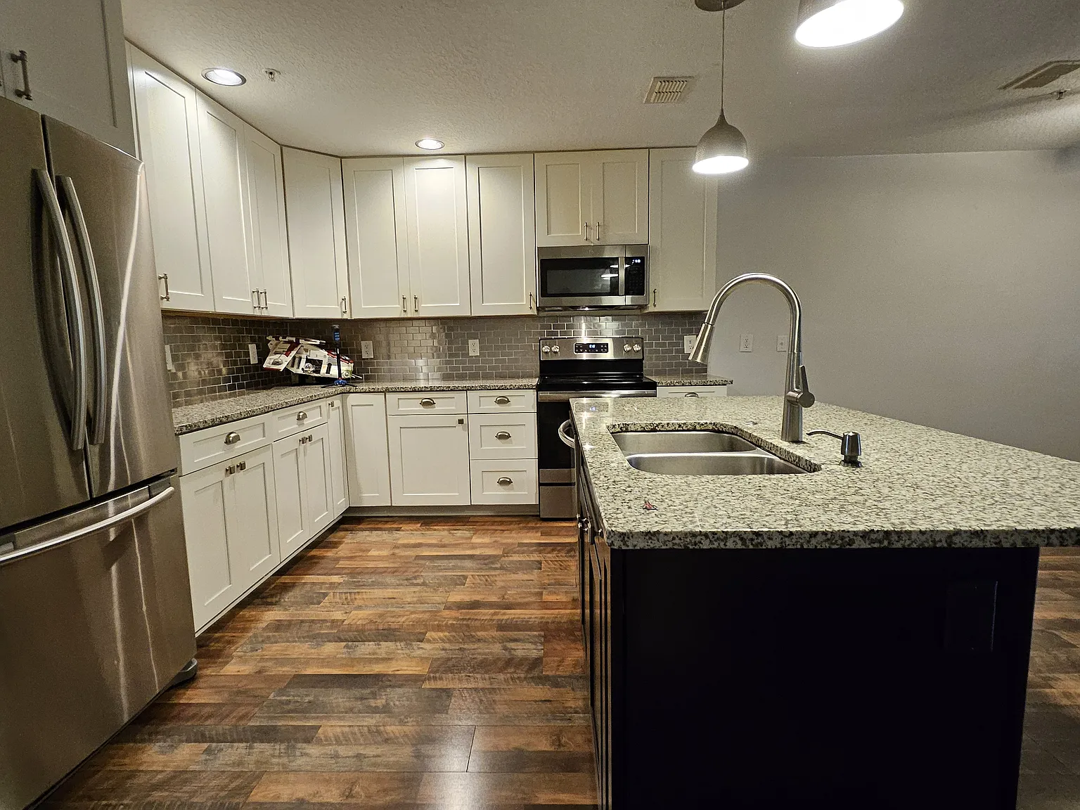 2 bed, 2.5 bath, 1275 sqft, $1,900 — Photo 3