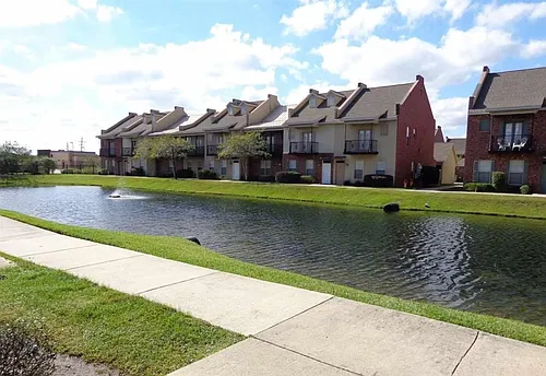 10600 Lakes Blvd Photo 1