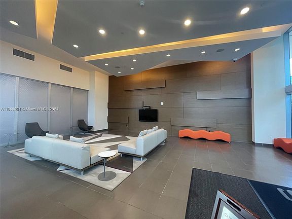 4th image of 1111 SW 1st Ave APT 3615-N