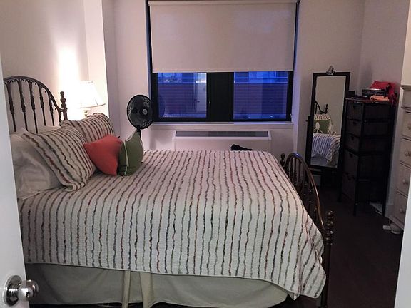 4th image of 70 Battery Pl APT 712