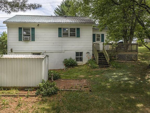 5th image of 22 Conifer Ln
