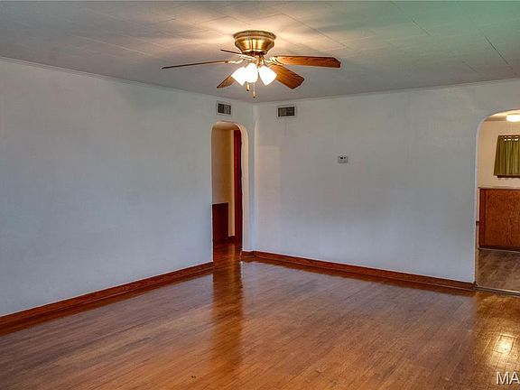5th image of 208 E Exchange St
