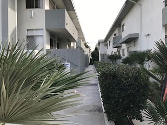 2nd image of 11942 Darlington Ave #4