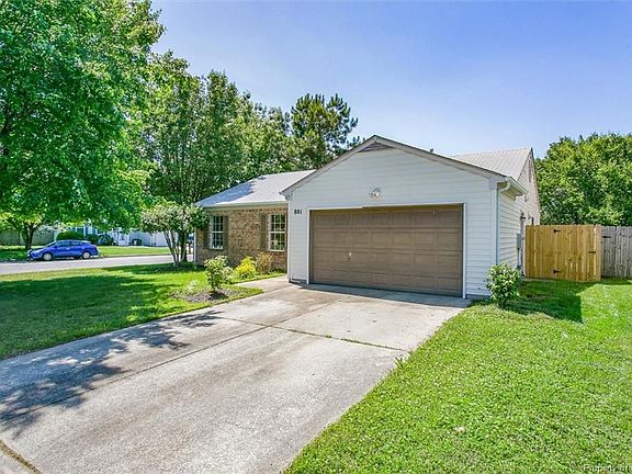 3rd image of 801 Deer Path Trl