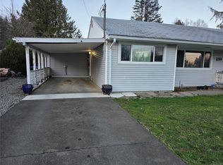 2114 McKenzie Ave, Comox, BC V9M 1M7