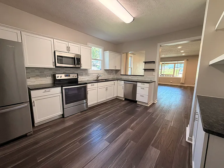 3627 Spring St — Photo 6
