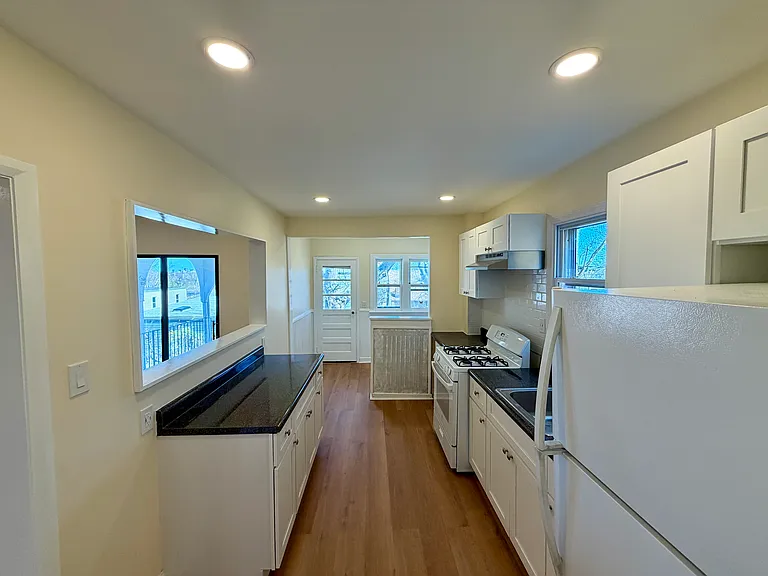 116 Alexander Ave #1 — Photo 6