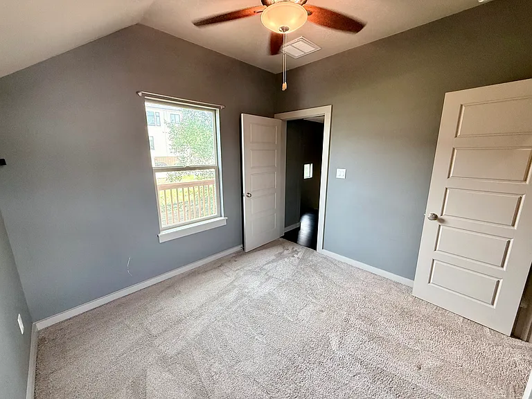 5300 Samuel Huston Ave #B — Photo 27