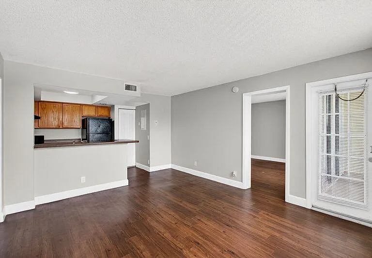 728 Executive Center Dr #29 — Photo 7