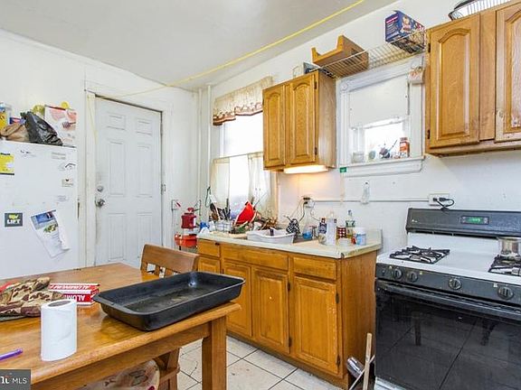 4th image of 1708 W Erie Ave