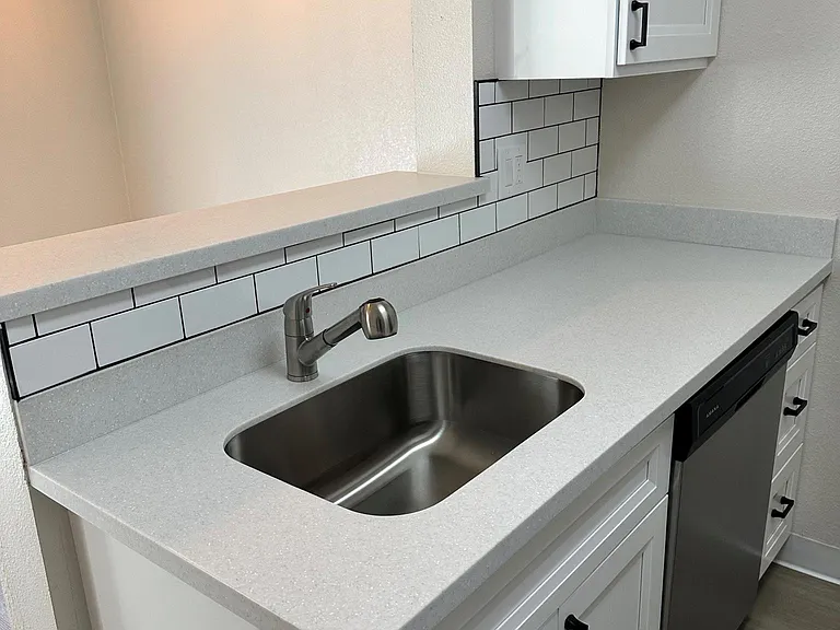 Westhampton Apartments — Photo 28