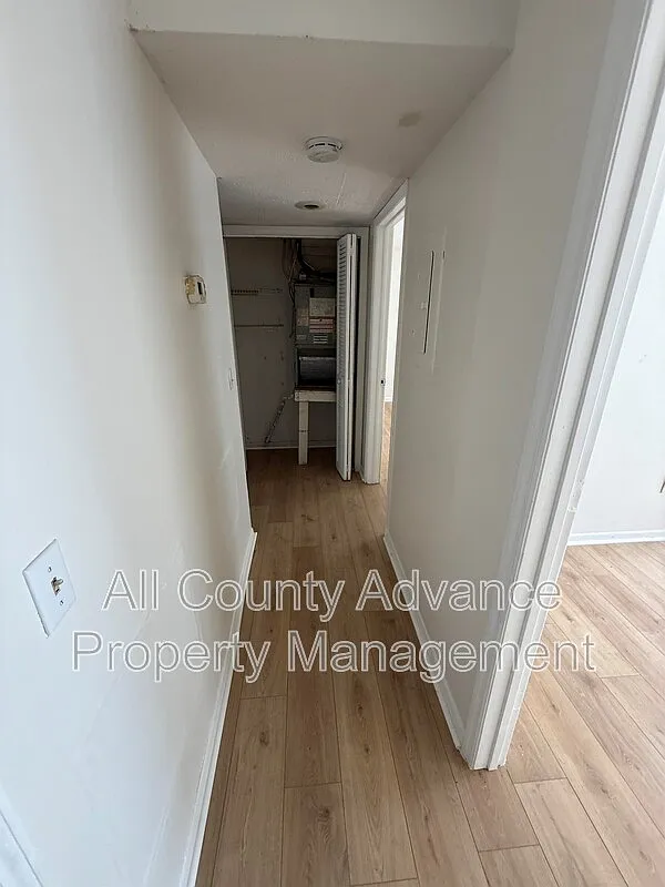 2 bed, 1.0 bath, 812 sqft, $1,000 — Photo 3