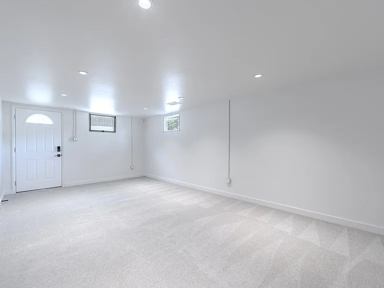 Large living room with new carpet